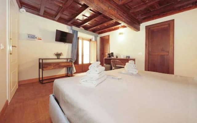 Golden Pantheon Rooms - photo 2