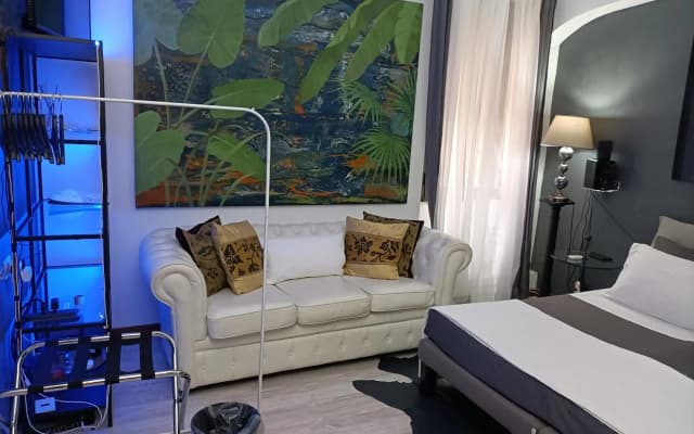 Spanish Steps bedroom - photo 3