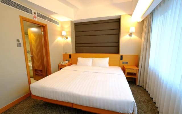 South Pacific Hotel - photo 3