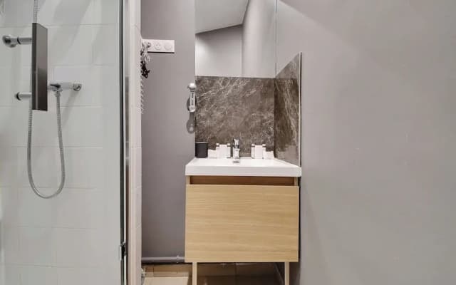 Authentic Studio - 2P - Canal Saint-martin - photo 4