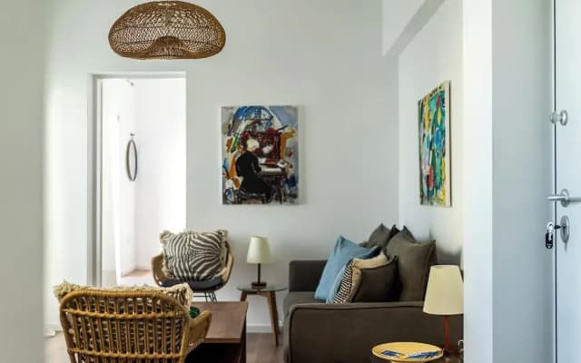 Cozy 2BR Near Metro Acropolis View - photo 3