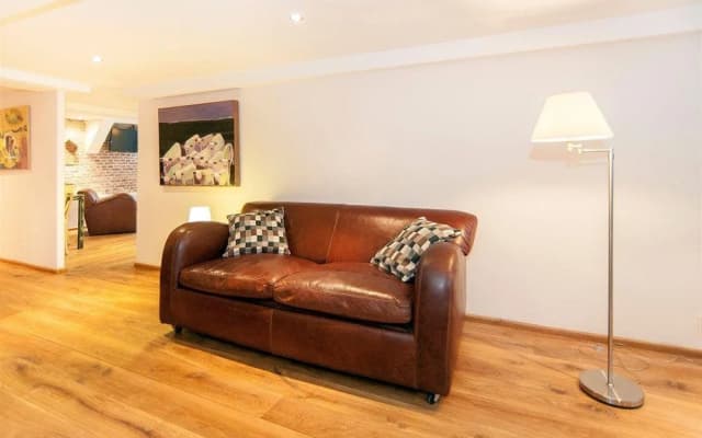Oak and Marble Residence - photo 4
