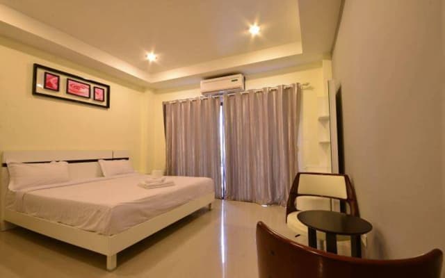 Royal Q&D Suites Hotel - photo 3