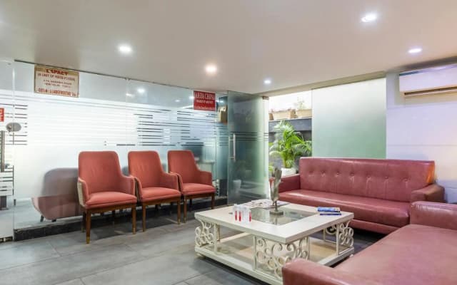 OYO 2637 Hotel Picasso Prive - photo 2