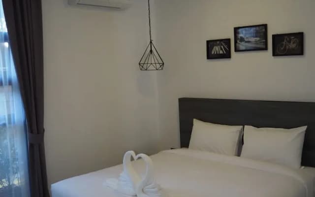 Sherloft Home and Hostel Private Room - photo 4
