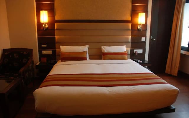 Hotel Metro Heights - photo 3