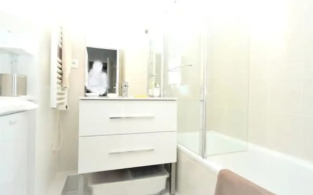 Apartment with 2 Bedrooms in Paris, with Wonderful City View And Wifi - photo 3