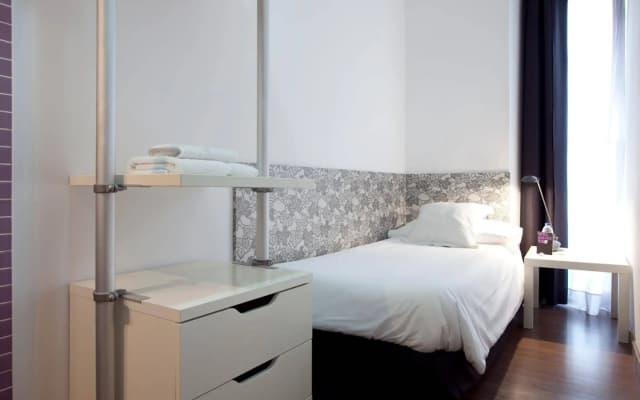 Hostal Nitzs Bcn - photo 2