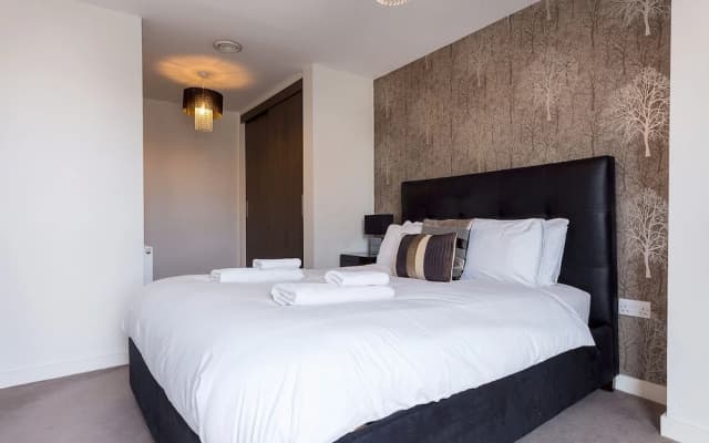 Greenwich Two Bed Flat, with Pool &Parking - photo 5