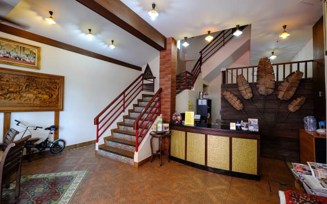 Red Balcony Hotel - photo 2