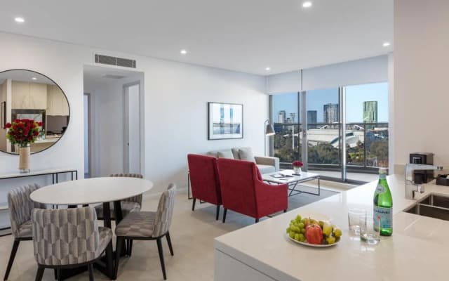 Meriton Suites Carter Street - photo 3