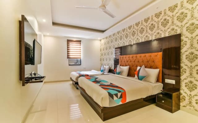 Hotel Iconic Suites - photo 2