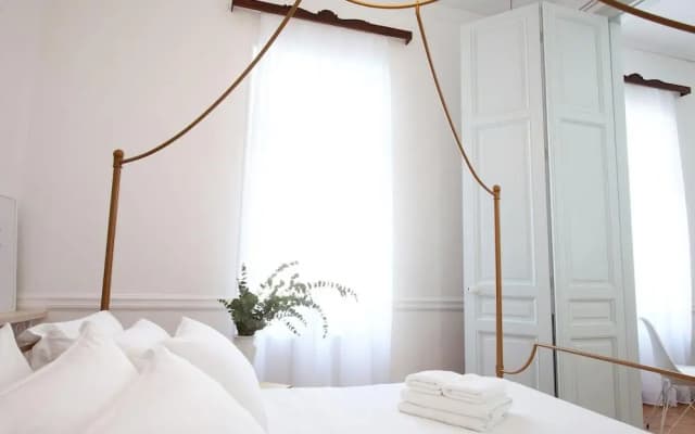 Live in Athens, Thiseio Historic House - photo 2