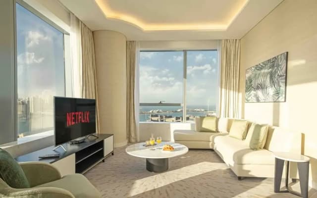 LUX Iconic Views at Palm Tower Suite 2 - photo 2
