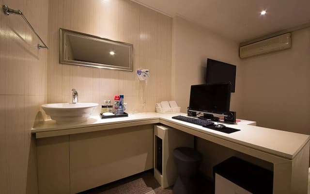 EZ Hotel - photo 4