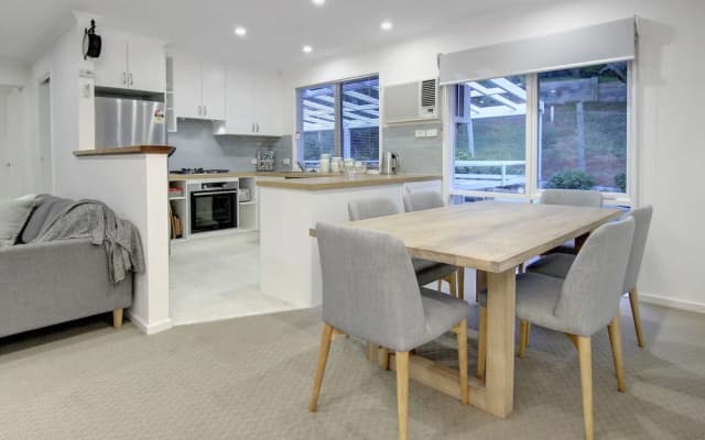 Stylish Coastal Retreat - photo 4