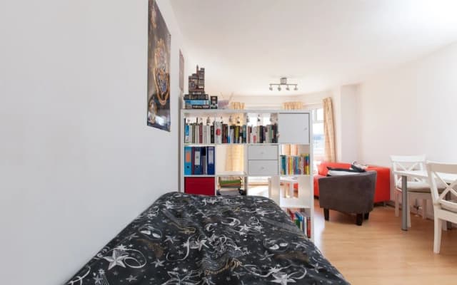 Ideal Fringe Base: Great Value + Free Parking! - photo 4
