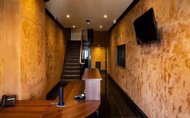 The Hadley Hotel - photo 2