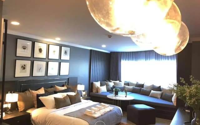 Stay in Style The Heart of Nimman R306AB - photo 5
