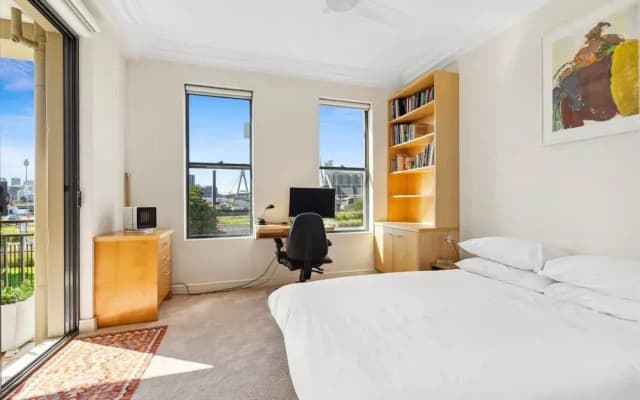 Elegant Stay in Balmain With Pool Access - photo 3