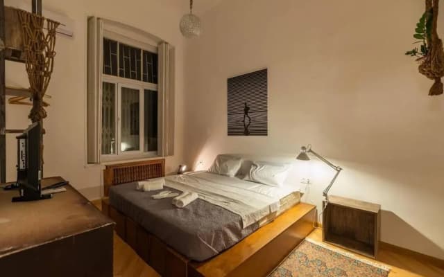 Wehost apartment with Fireplace - photo 3