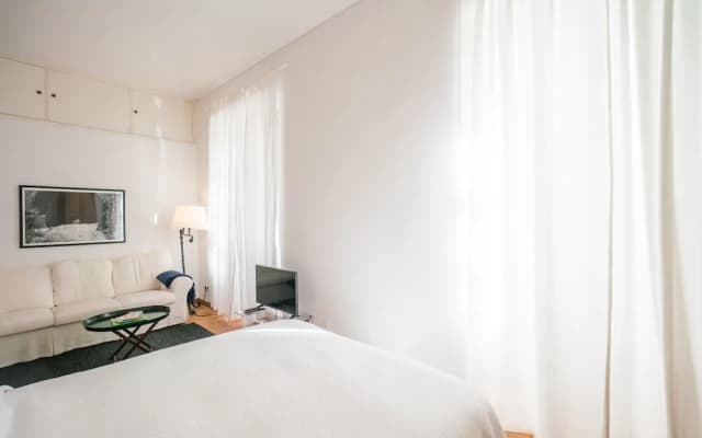 Traditional Studio Apartment - photo 2