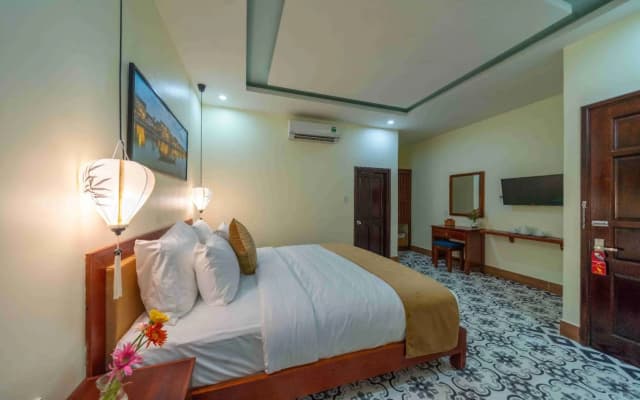 The Lake Hoian Hotel - photo 3
