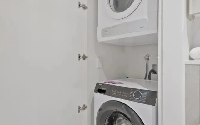 Sophisticated 2-bed With Bay Views & Amenities - photo 4