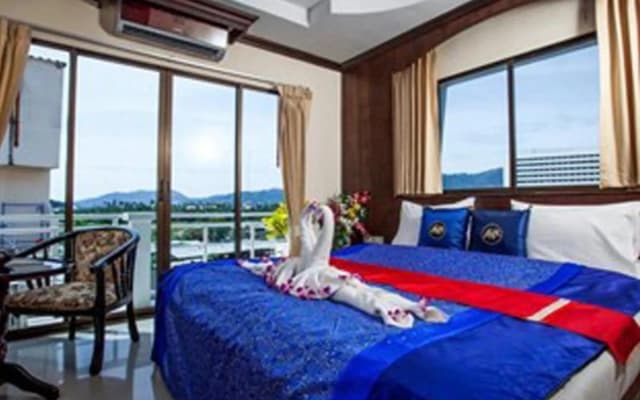 Triple Rund Place Hotel - photo 2