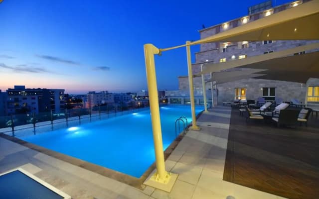 Levatio Hotel & Suites - photo 3