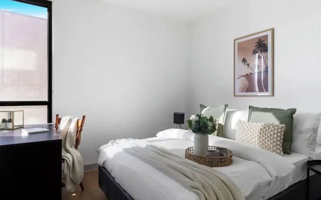A Chic 2BR Apt Near Melbourne Uni, Free Parking - photo 2