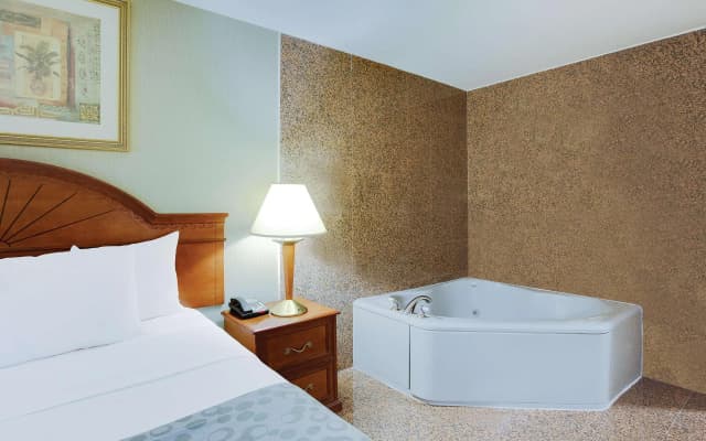 La Quinta Inn by Wyndham Queens (New York City) - photo 4