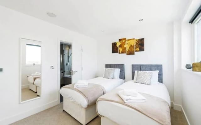 Flying Butler Greenwich Apartment - photo 5