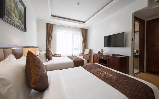 Monarque Hotel - photo 3