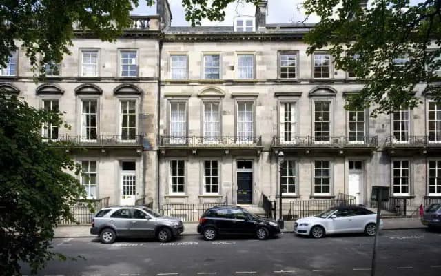 10 Clarendon Crescent - photo 3