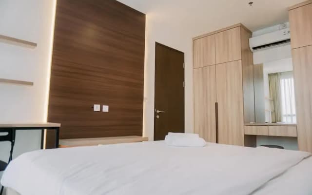 Spacious And Warm 2Br At Ciputra World 2 Apartment - photo 2