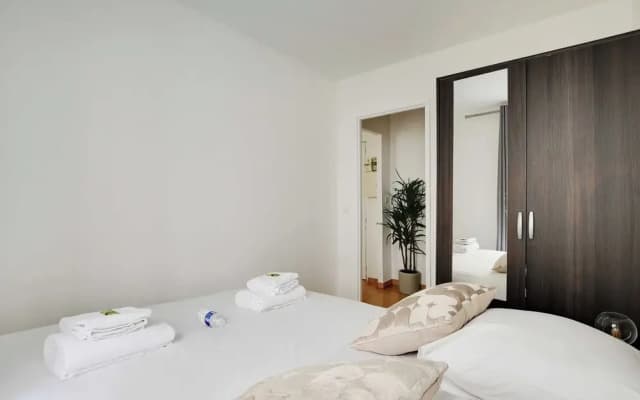 Urban Chic Apartment in Central Paris - photo 3