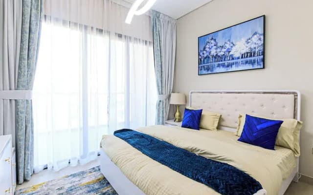 Spacious 2BR Apt Maids Elegance - photo 2
