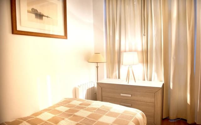 Apartment With one Bedroom in Paris, With Wonderful City View, Furnish - photo 4