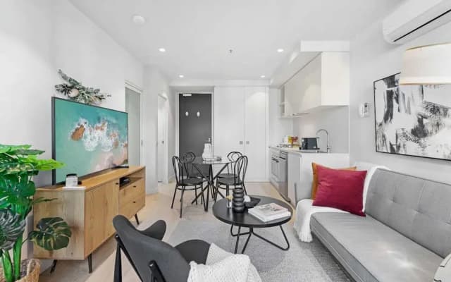 Charming 1-bed Apartment With a Balcony - photo 5