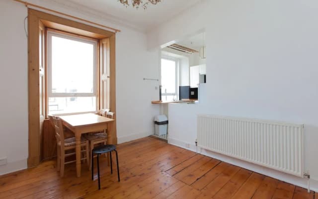 3 Bedroom Flat Near Leith - photo 2