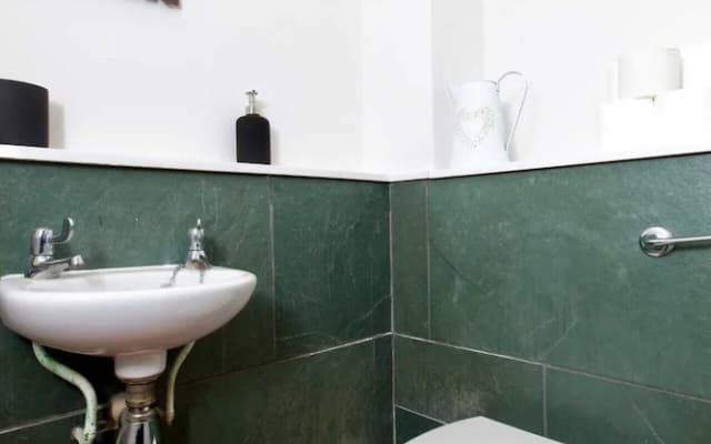Unique Home In Vibrant Leith - photo 2