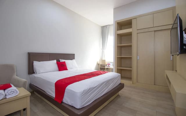 RedDoorz Plus @ SCBD - photo 4