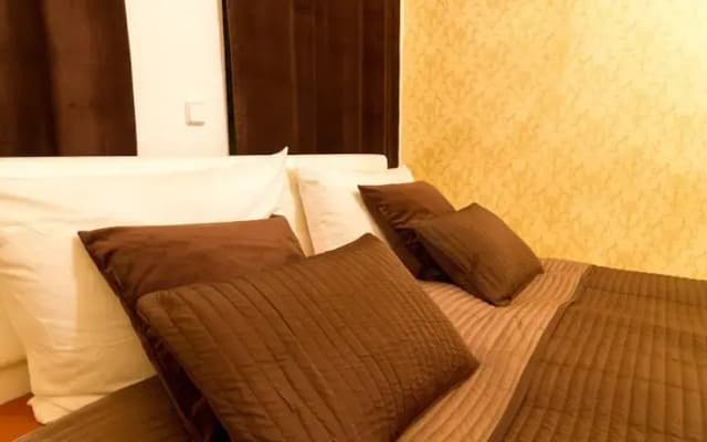 Romantic Modern Centre Apartment - photo 5
