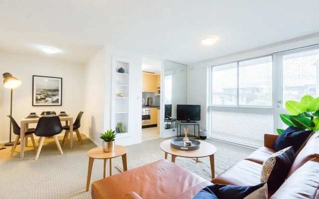 Brooke 1Bdr Stkilda Apartment - photo 2