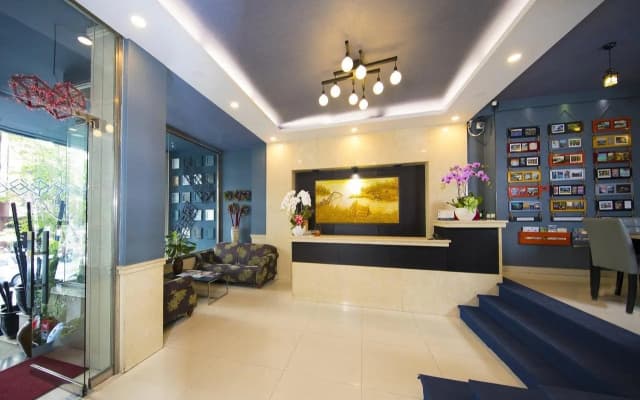 Good Vibes Central Hotel - photo 2