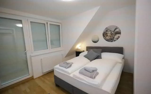 Charming Flat & Balcony near CentralStation Apt15 - photo 3