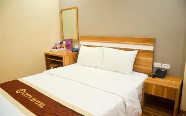 City Hotel - photo 4