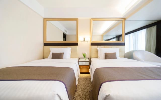 Regal Oriental Hotel - photo 4