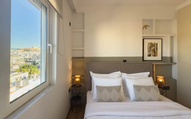 Acropolis Sky Retreat Jacuzzi 3BR Maisonette - photo 3
